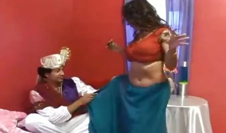 જંગલી mercilessly Fucks તેના થોડા બહેન